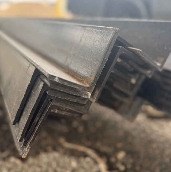 Steel angle iron supplier in Dallas TX – structural angle for construction, welding, and fabrication